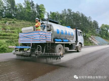 155aeba55a2c14d8dfc1ea347562e660 祝贺我司仁遵高速路面透层试验段成功
